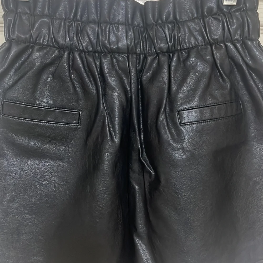 SCHHJZPJ size Medium pleather shorts. Black. Pockets. New!